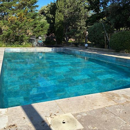 Gite 2 Chambres Avec Piscine Sernhac Eksteriør bilde