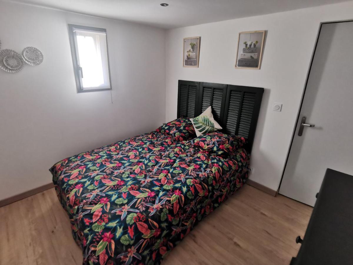 Gite 2 Chambres Avec Piscine Sernhac Eksteriør bilde
