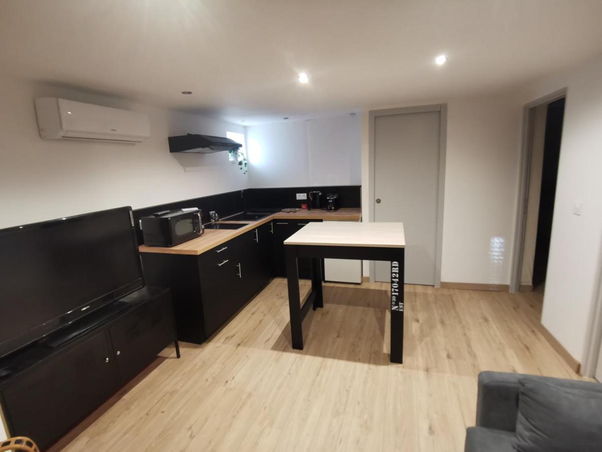 Gite 2 Chambres Avec Piscine Sernhac Eksteriør bilde