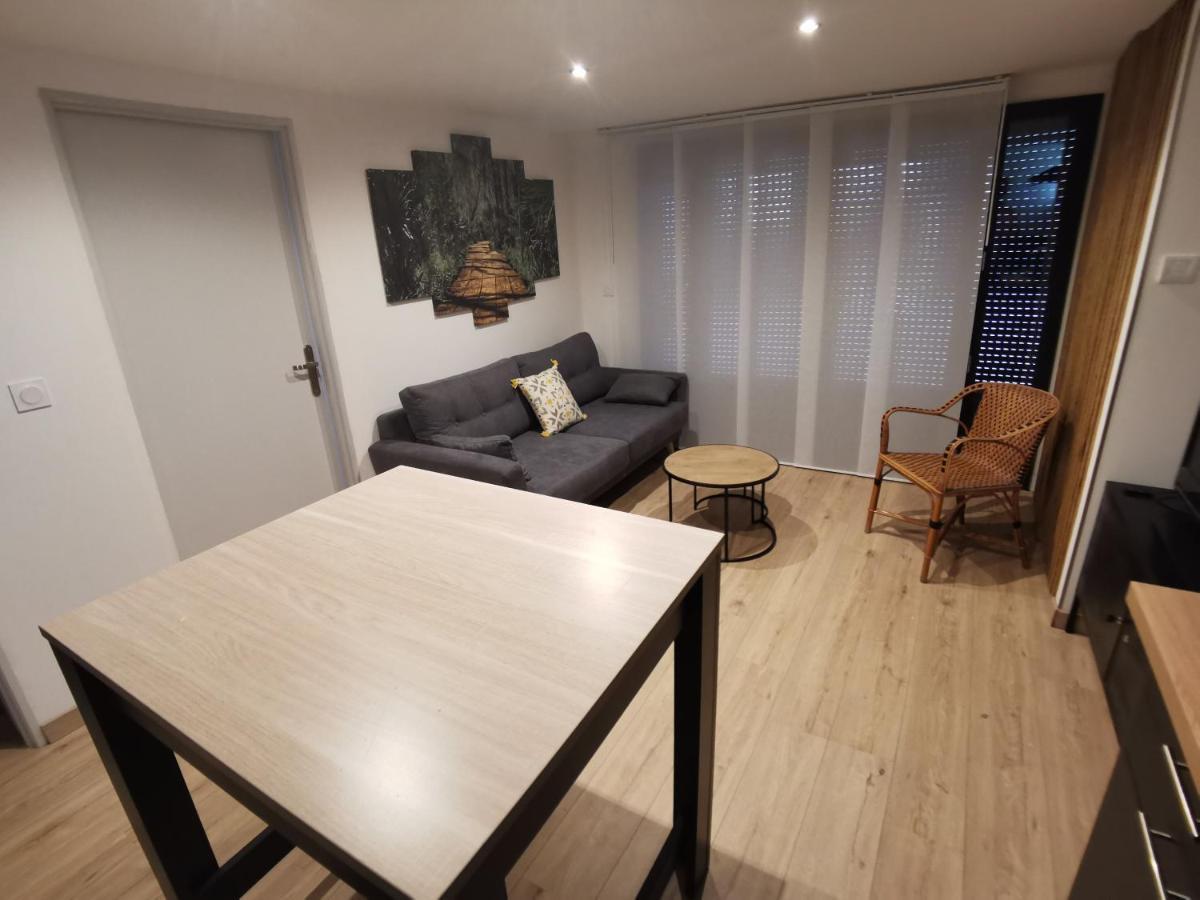 Gite 2 Chambres Avec Piscine Sernhac Eksteriør bilde